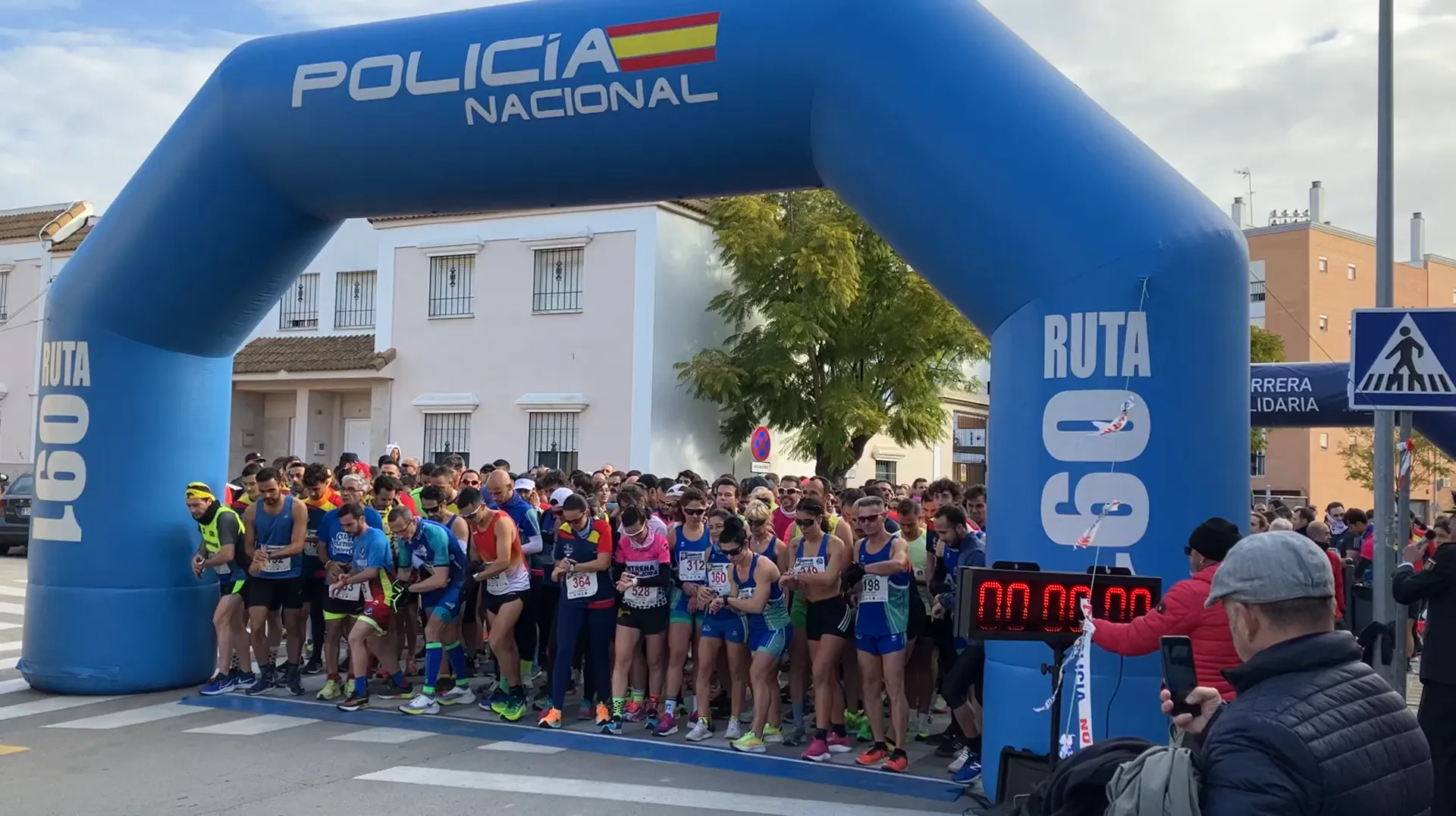 Carrera Solidaria de Dos Hermanas en favor de Cáritas Dos Hermanas